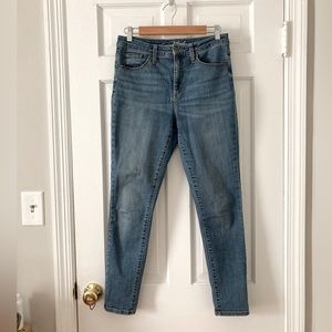 Universal Thread stretch skinny jeans. 8/29S